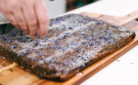 3. Makovec s ledovou polevou